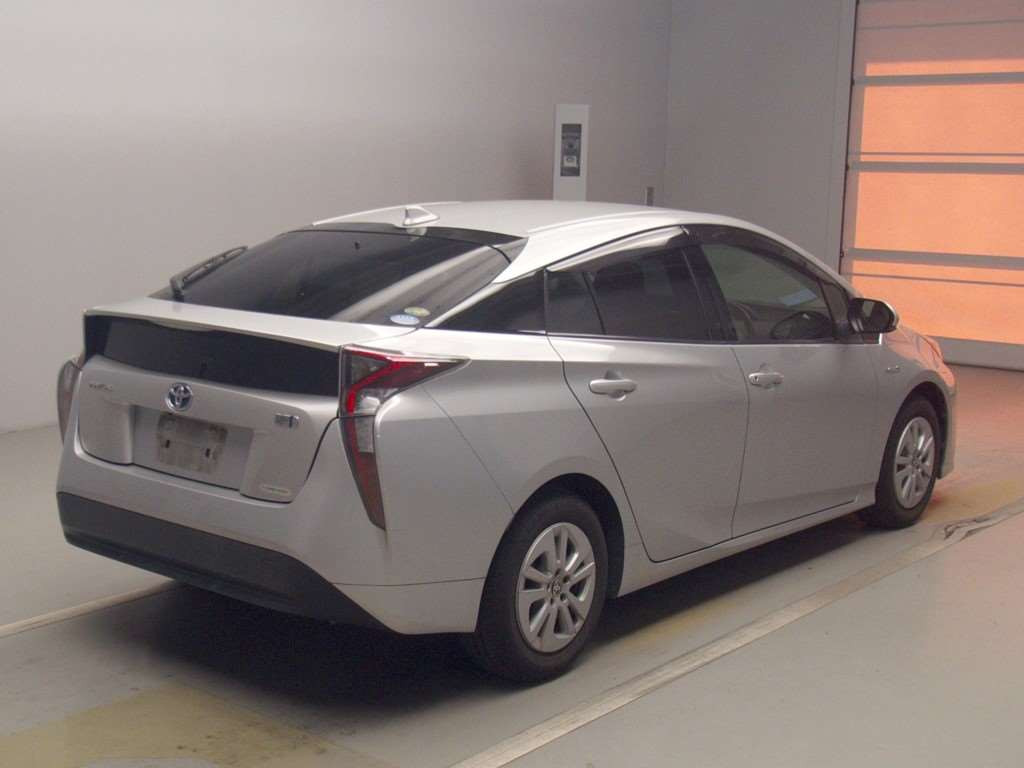 2016 Toyota Prius ZVW50[1]