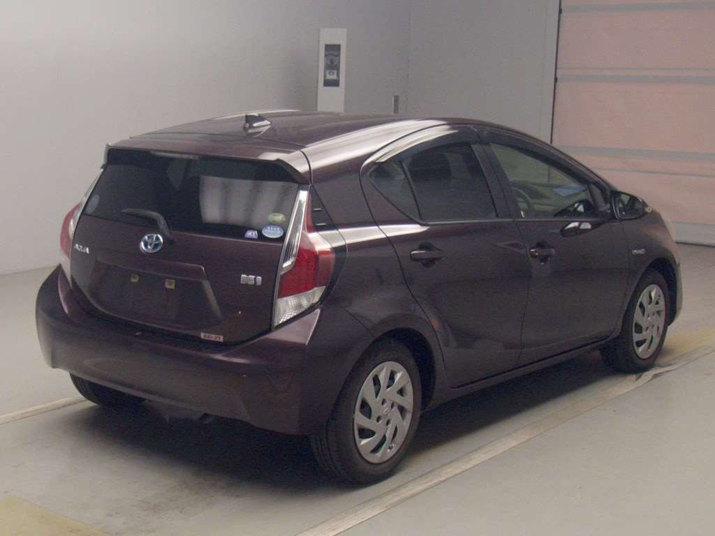 2015 Toyota Aqua NHP10[1]