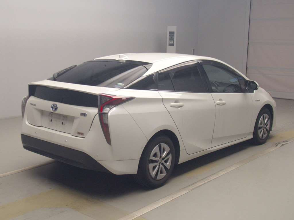 2017 Toyota Prius ZVW51[1]