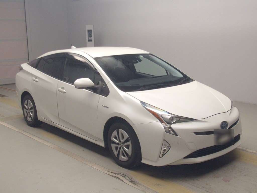 2017 Toyota Prius ZVW51[2]