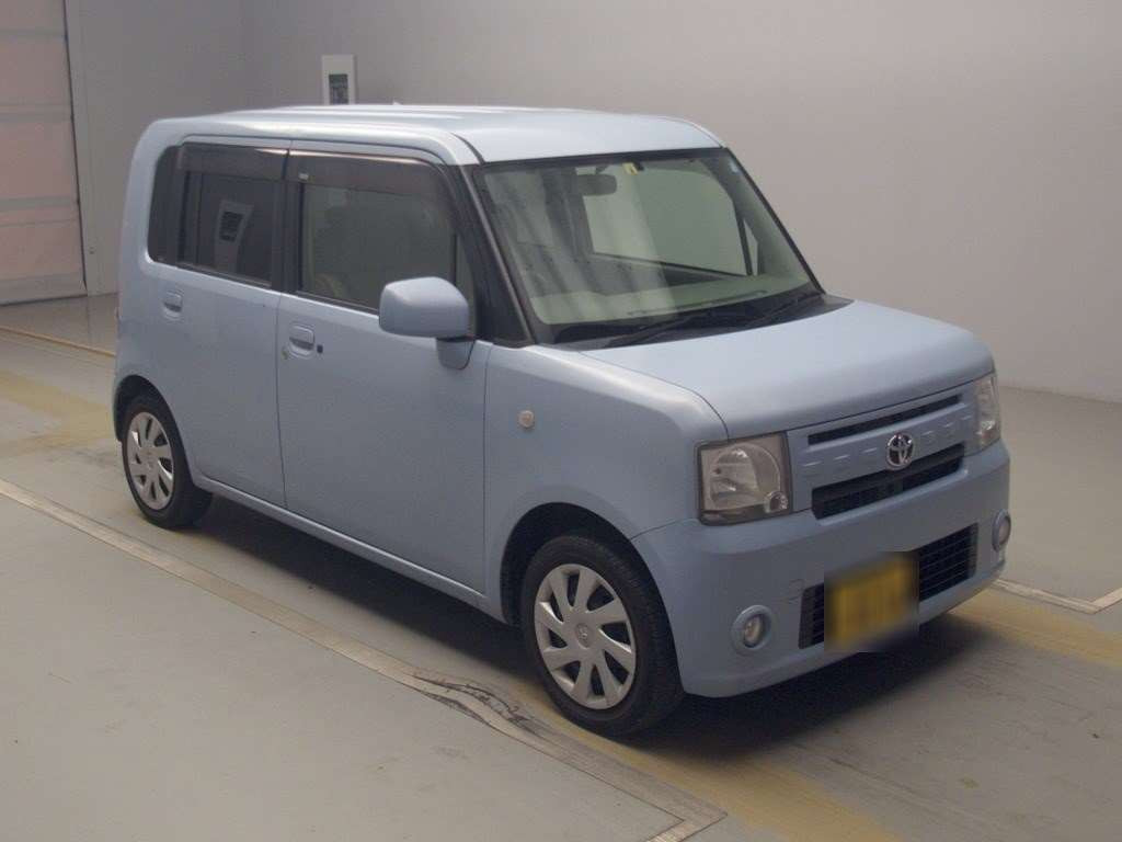 2011 Toyota Pixis Space L575A[2]