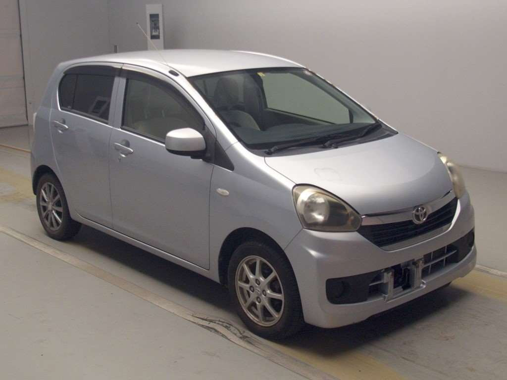 2014 Toyota Pixis Epoch LA300A[2]