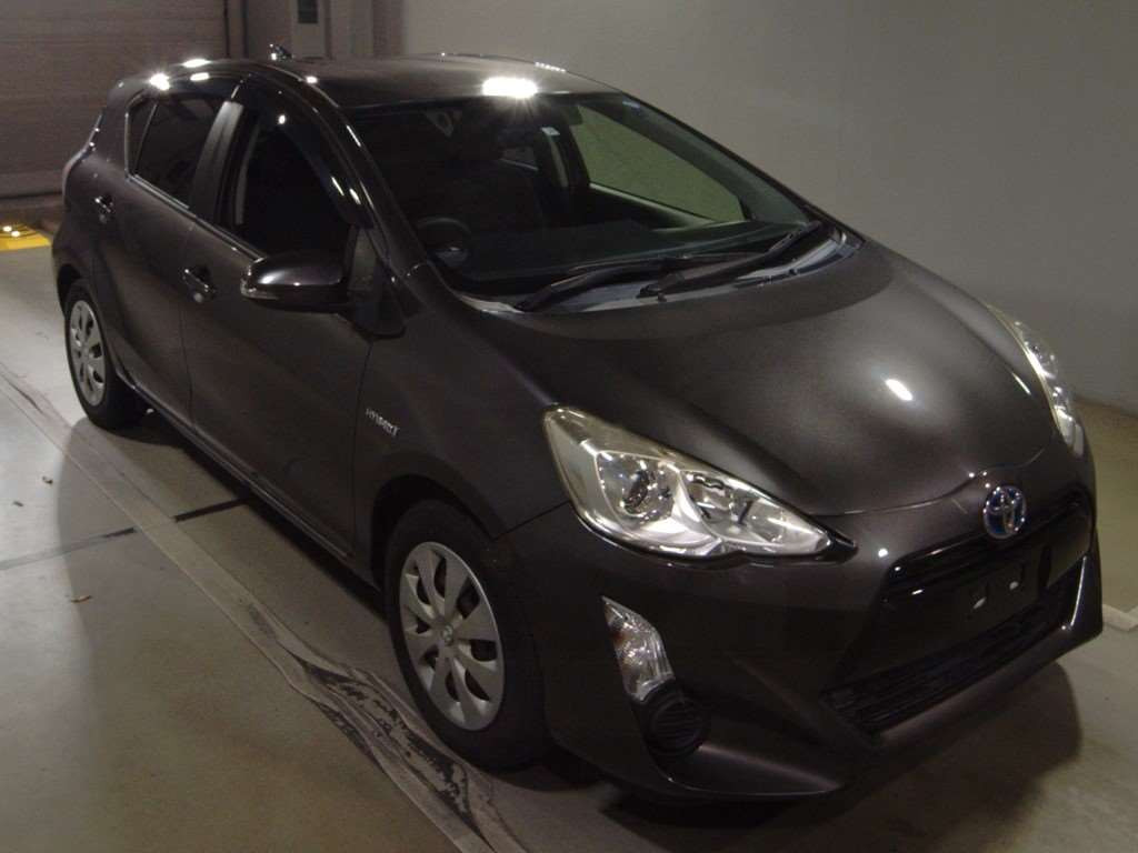 2015 Toyota Aqua NHP10[2]