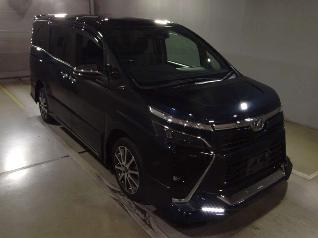 2019 Toyota Voxy ZRR85W[2]