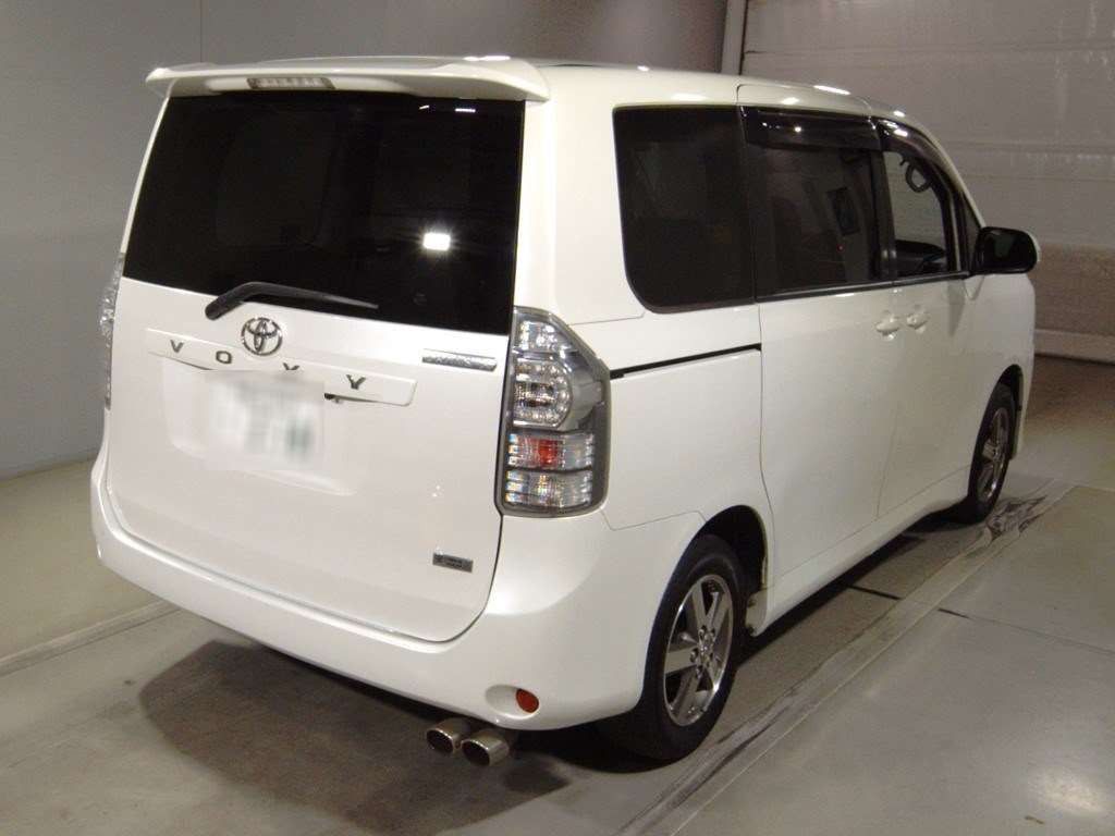 2013 Toyota Voxy ZRR70G[1]