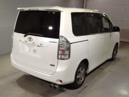 2013 Toyota Voxy