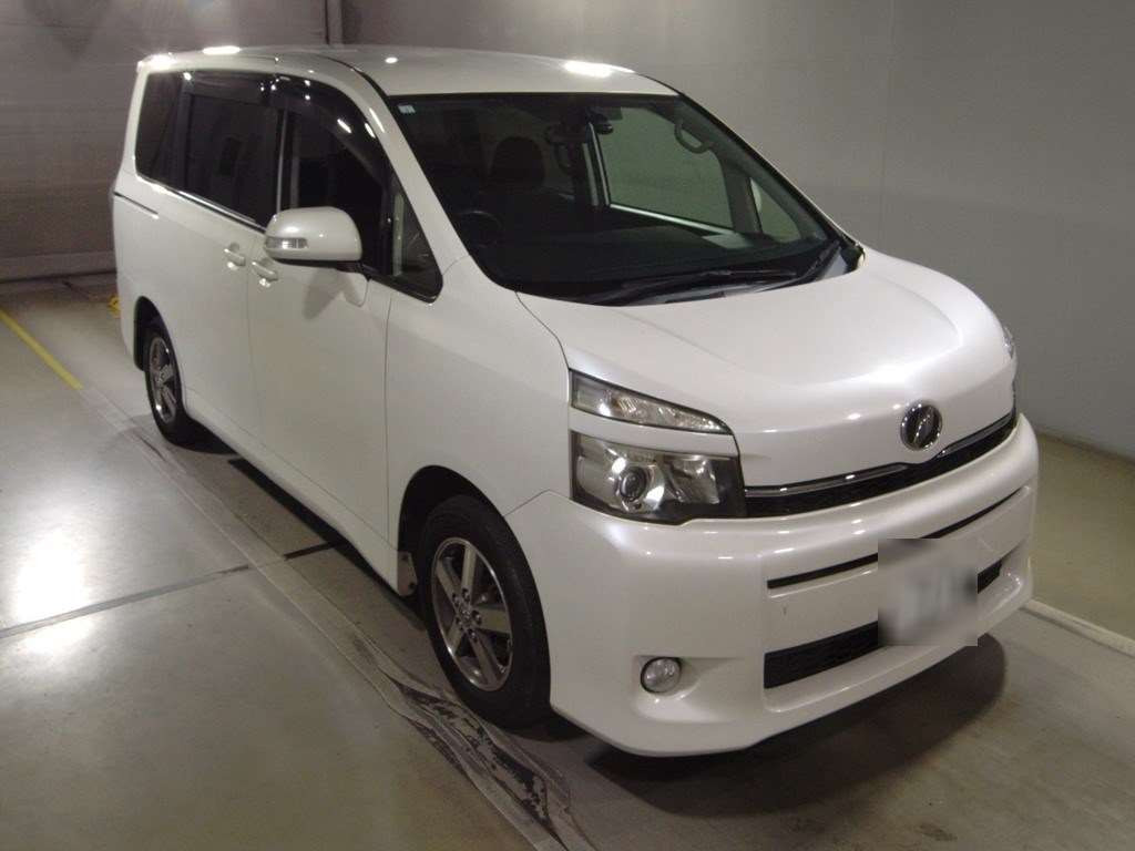 2013 Toyota Voxy ZRR70G[2]