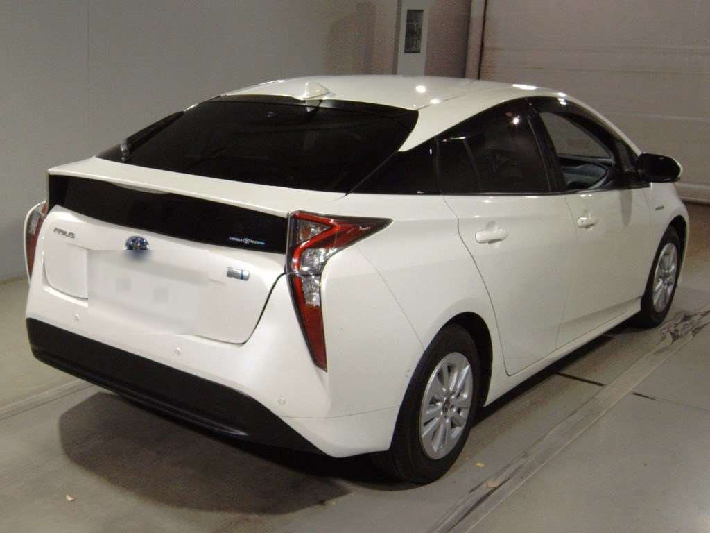 2016 Toyota Prius ZVW50[1]