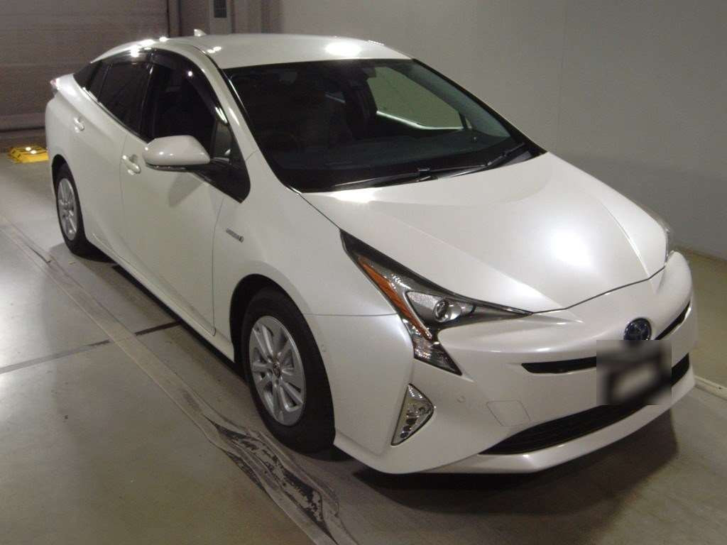 2016 Toyota Prius ZVW50[2]