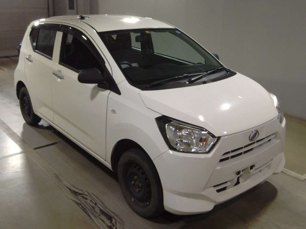 2017 Daihatsu Mira es LA360S[2]