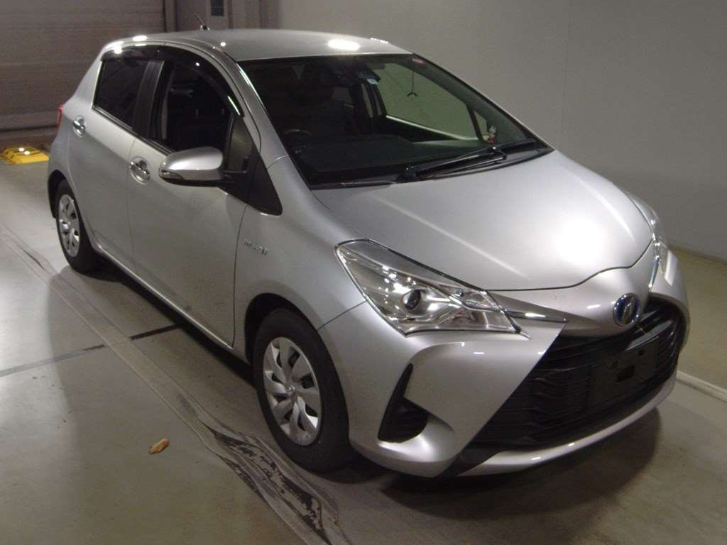 2017 Toyota Vitz NHP130[2]