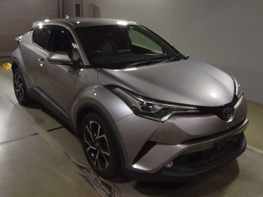 2017 Toyota C-HR ZYX10[2]