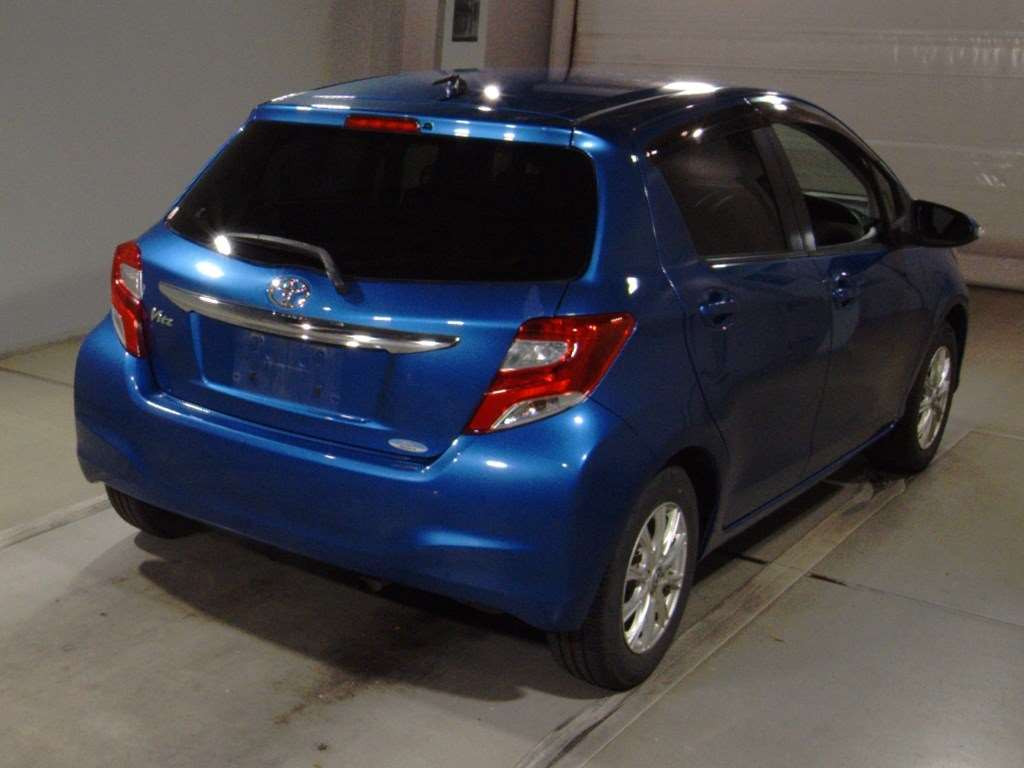 2014 Toyota Vitz NSP130[1]