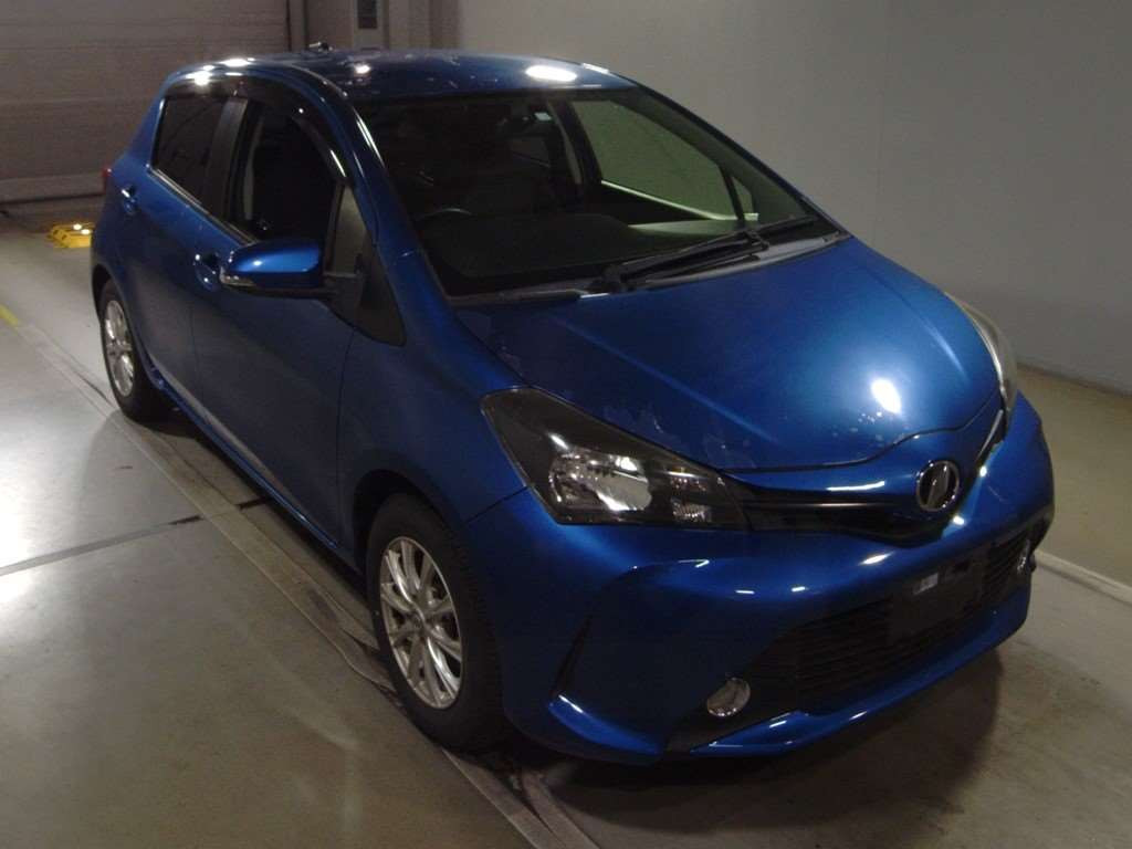 2014 Toyota Vitz NSP130[2]