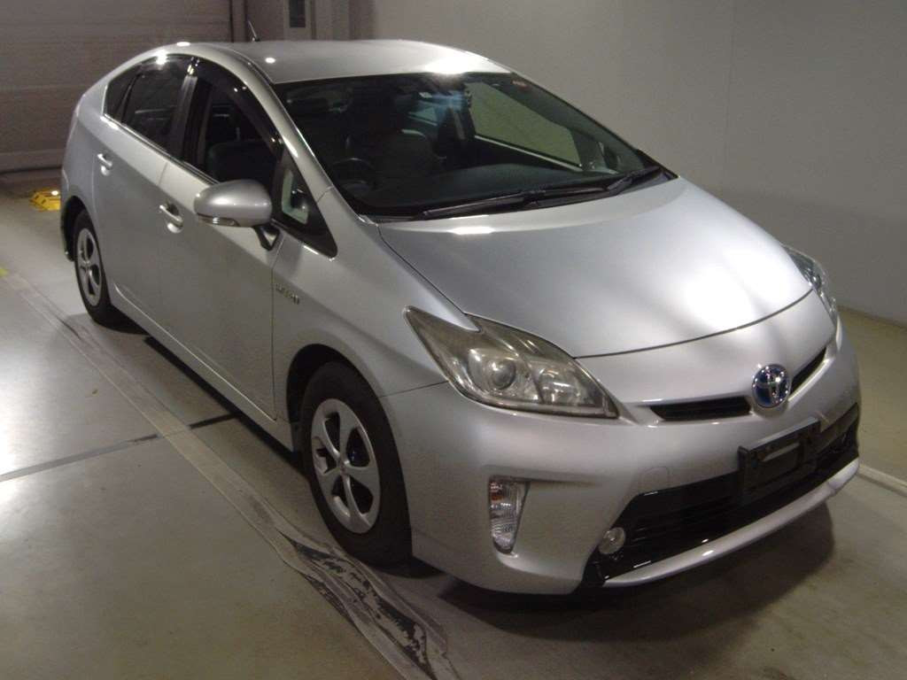 2013 Toyota Prius ZVW30[2]