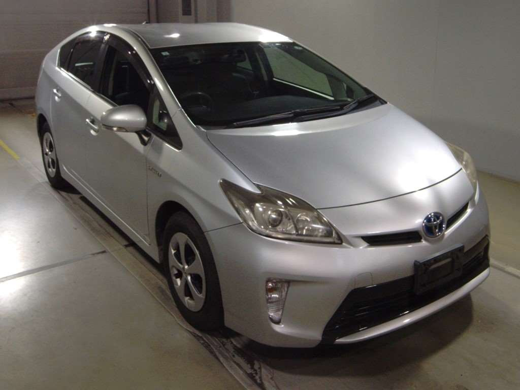 2013 Toyota Prius ZVW30[2]