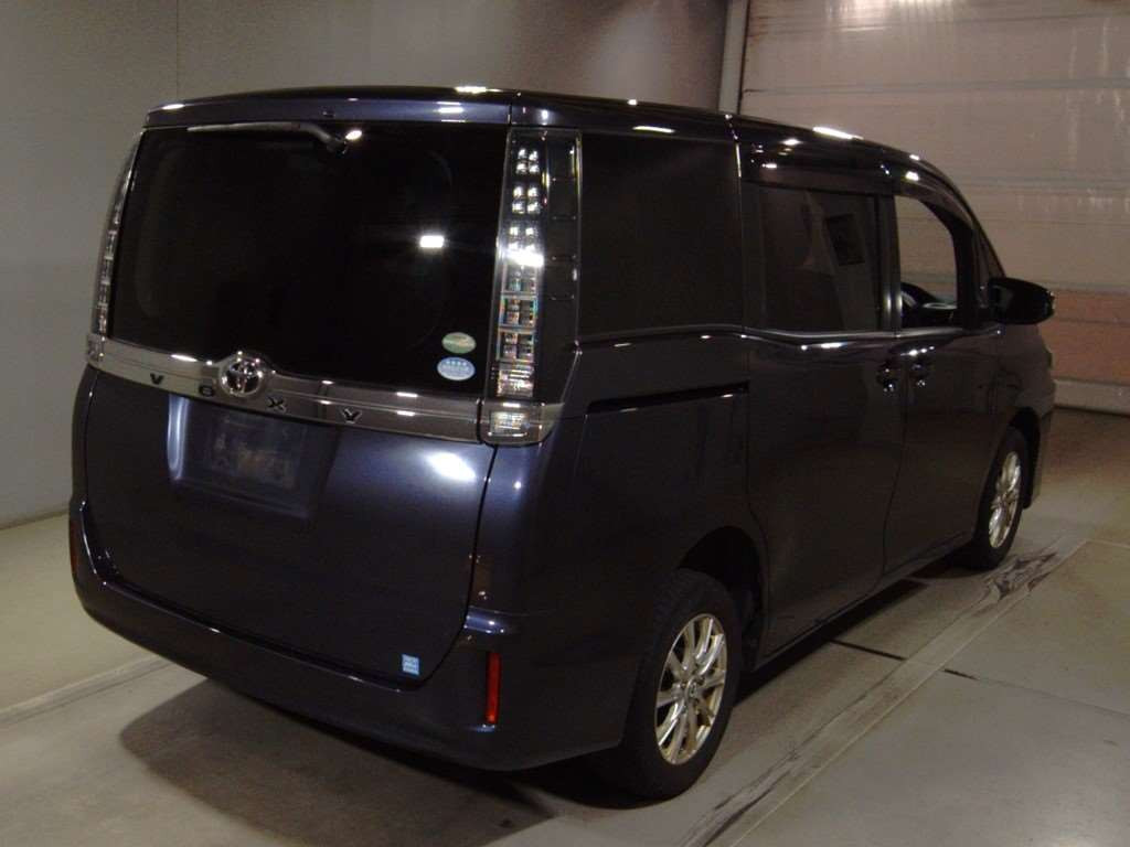 2014 Toyota Voxy ZRR85G[1]