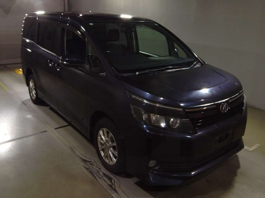 2014 Toyota Voxy ZRR85G[2]