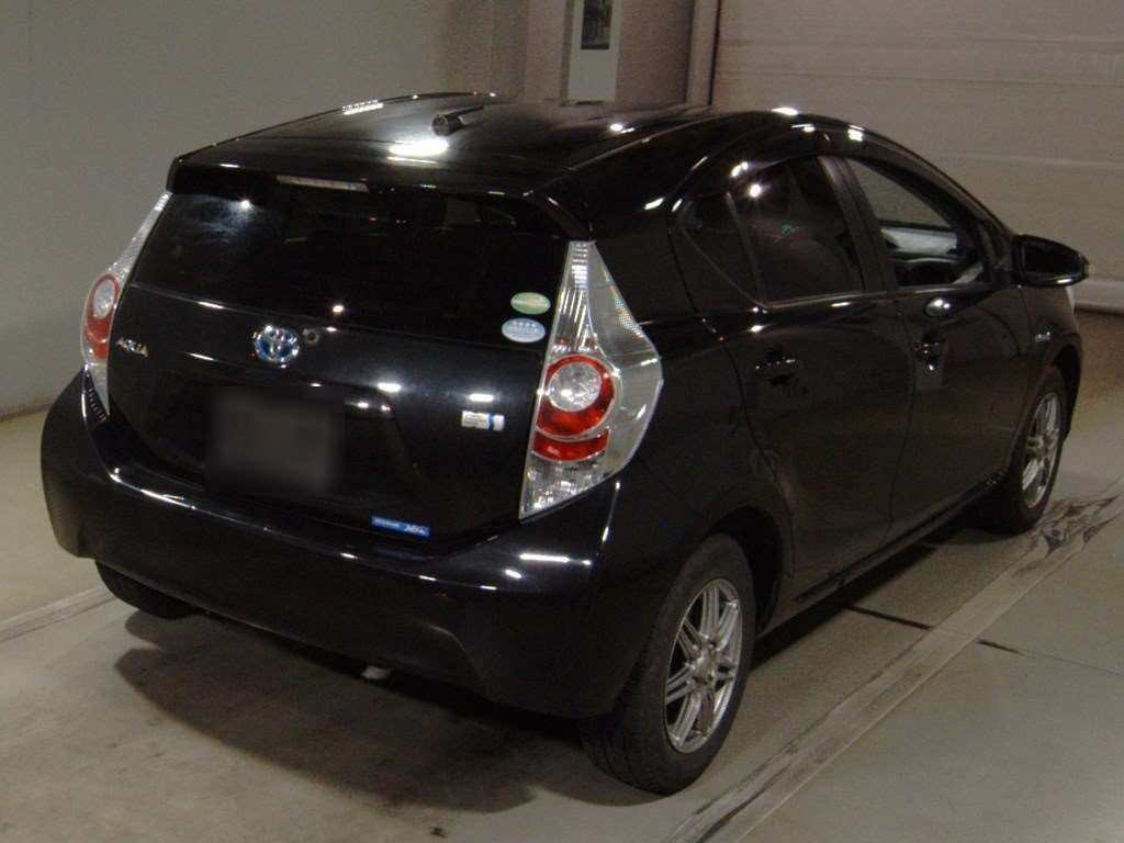 2012 Toyota Aqua NHP10[1]