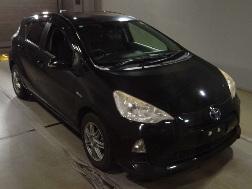 2012 Toyota Aqua NHP10[2]