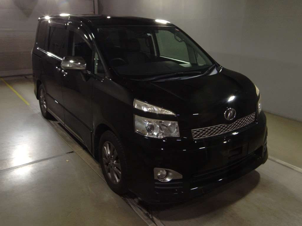 2011 Toyota Voxy ZRR70W[2]