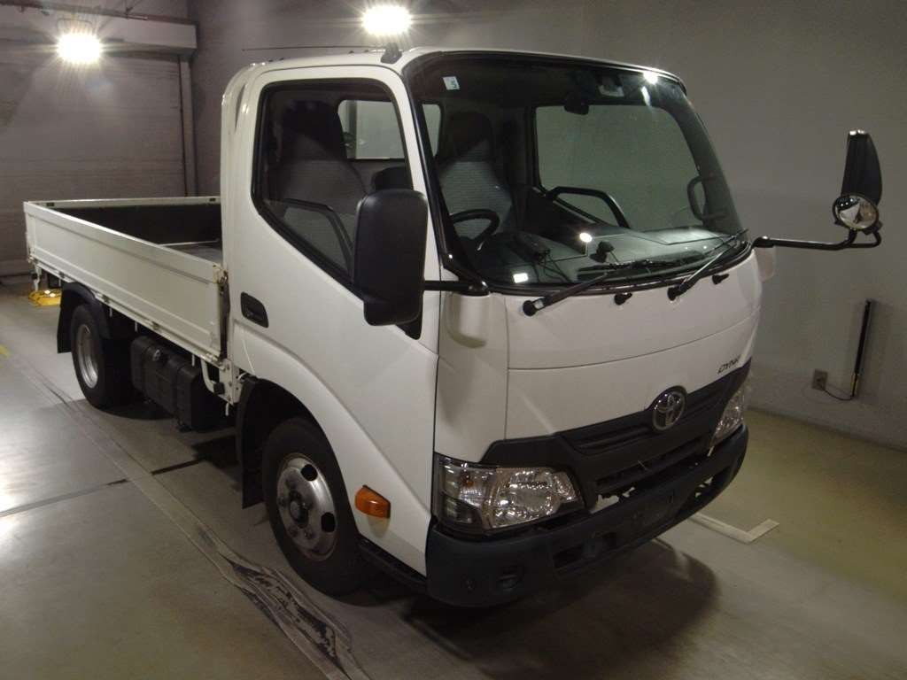 2019 Toyota Dyna Truck XZC605[2]