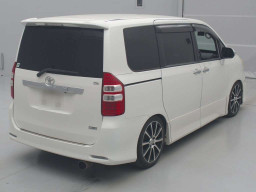 2013 Toyota Noah