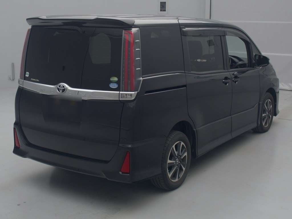 2017 Toyota Noah ZRR85W[1]