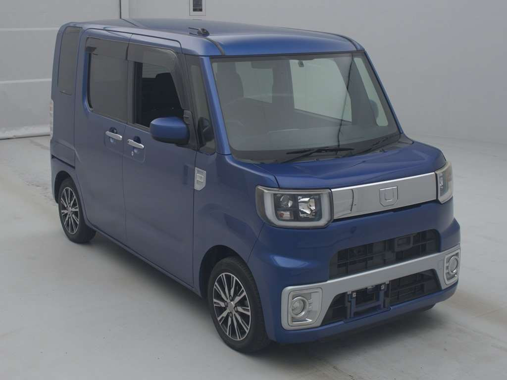 2016 Daihatsu Wake LA700S[2]