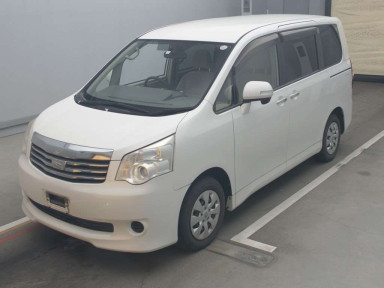 2012 Toyota Noah