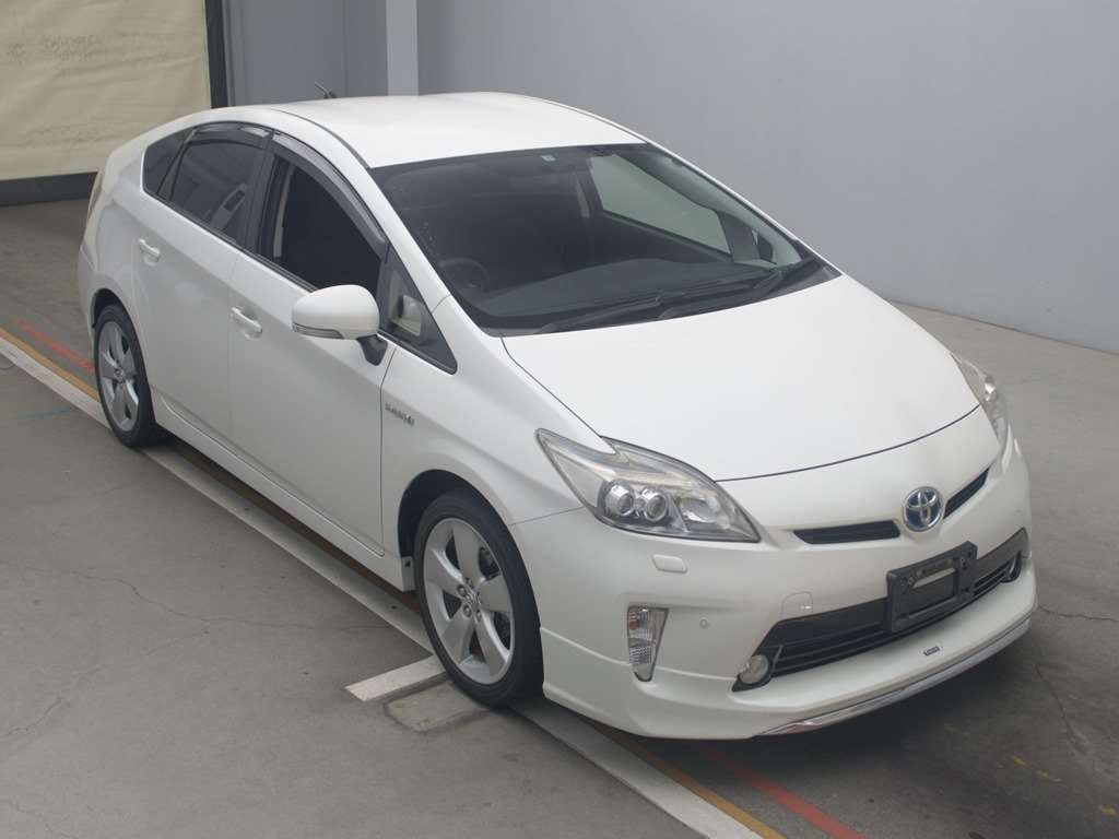 2013 Toyota Prius ZVW30[2]