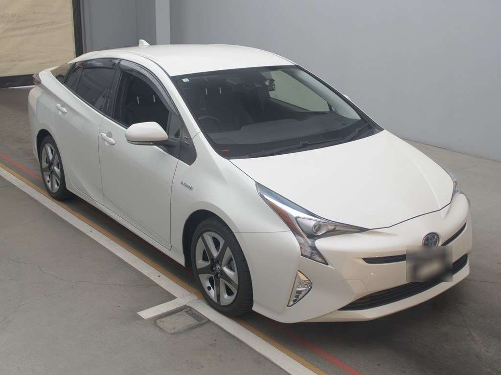 2017 Toyota Prius ZVW50[2]