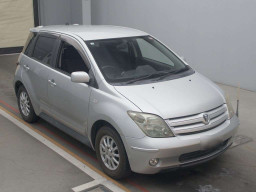 2002 Toyota IST