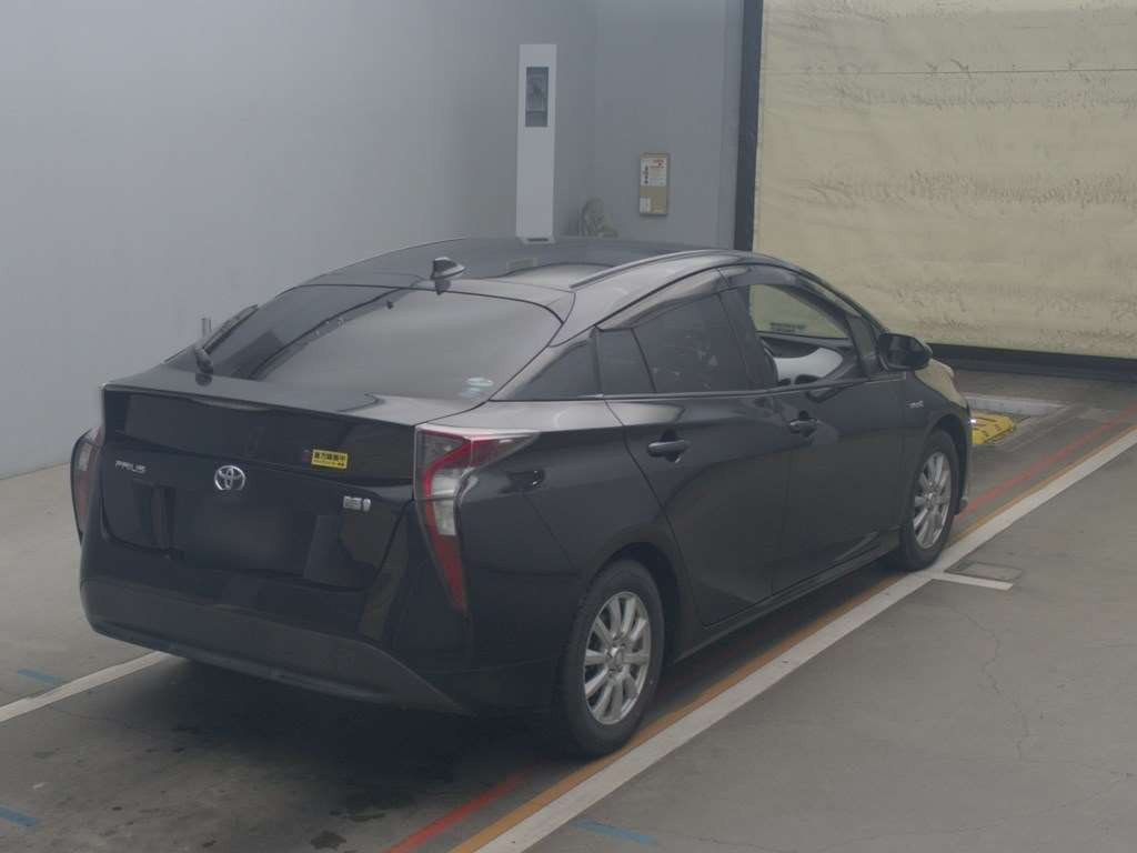 2016 Toyota Prius ZVW50[1]