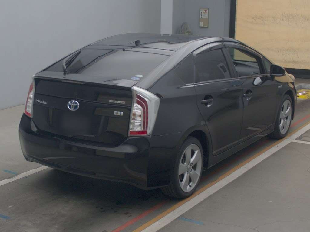 2015 Toyota Prius ZVW30[1]