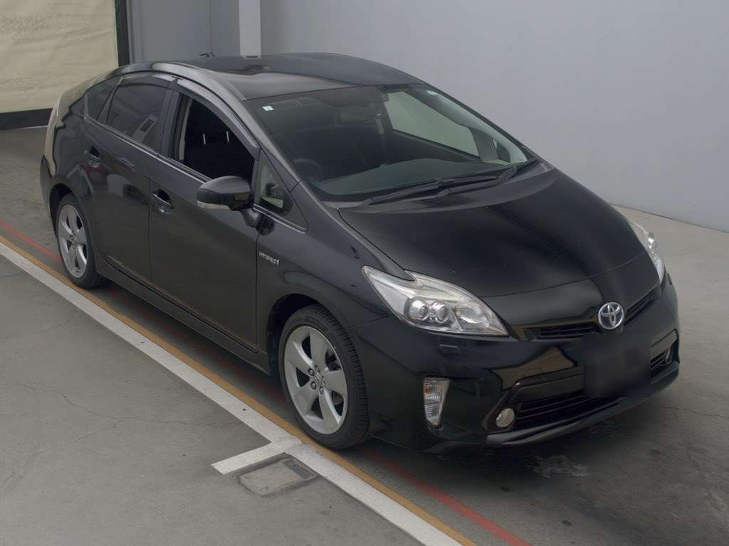 2015 Toyota Prius ZVW30[2]