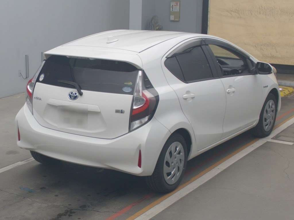 2019 Toyota Aqua NHP10[1]