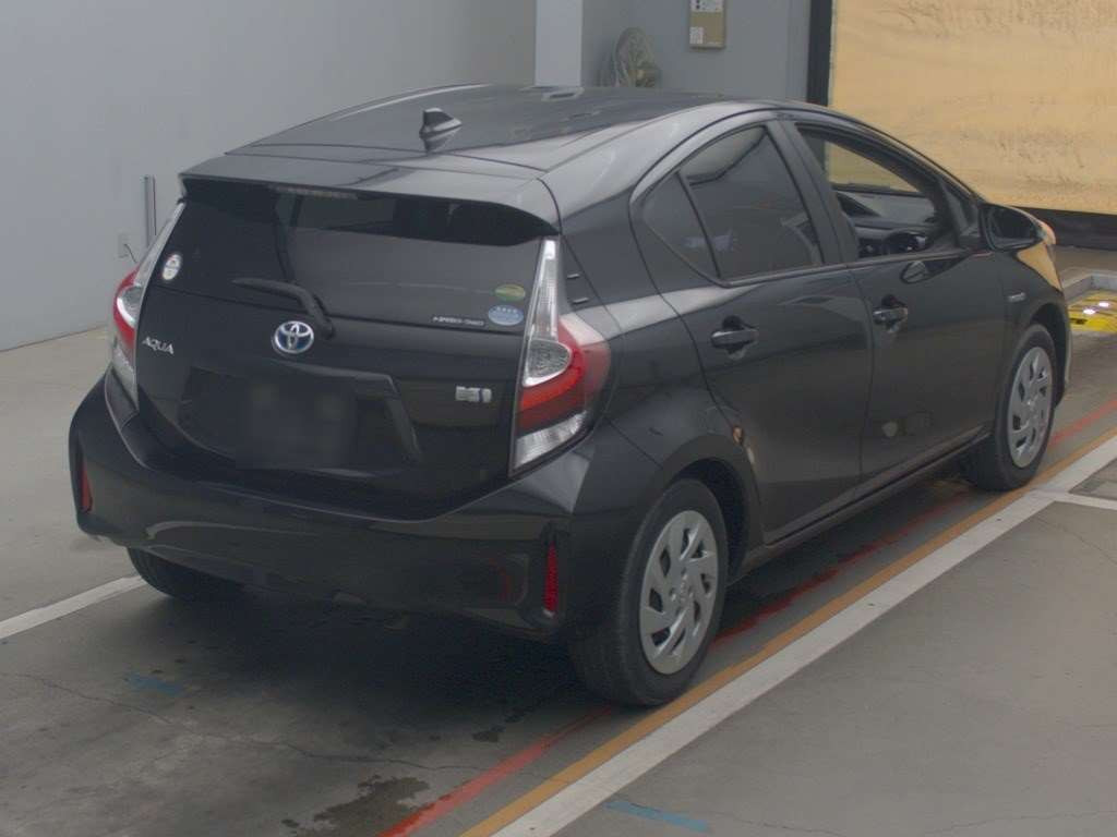 2017 Toyota Aqua NHP10[1]