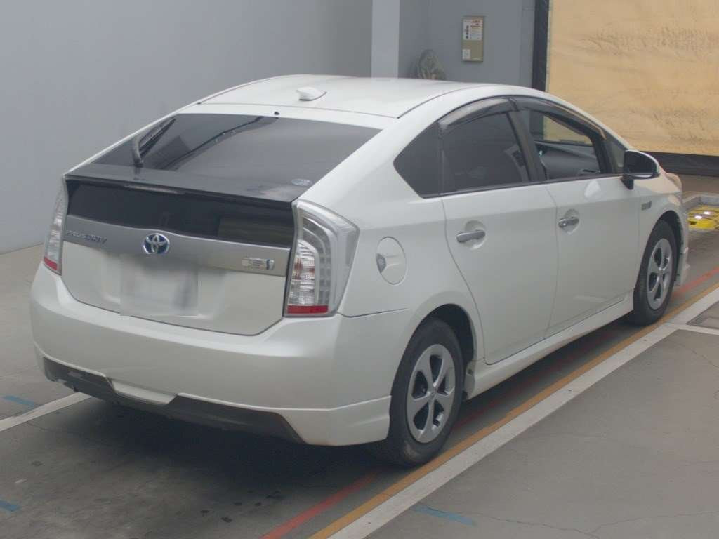 2013 Toyota Prius PHV ZVW35[1]