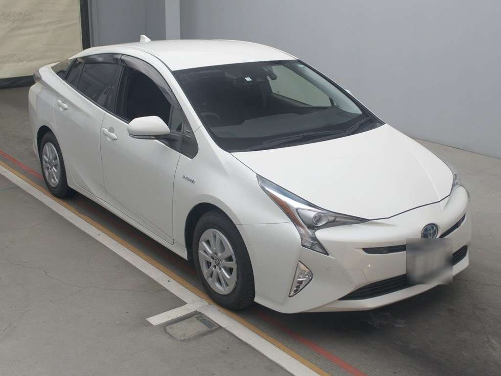 2018 Toyota Prius ZVW50[2]