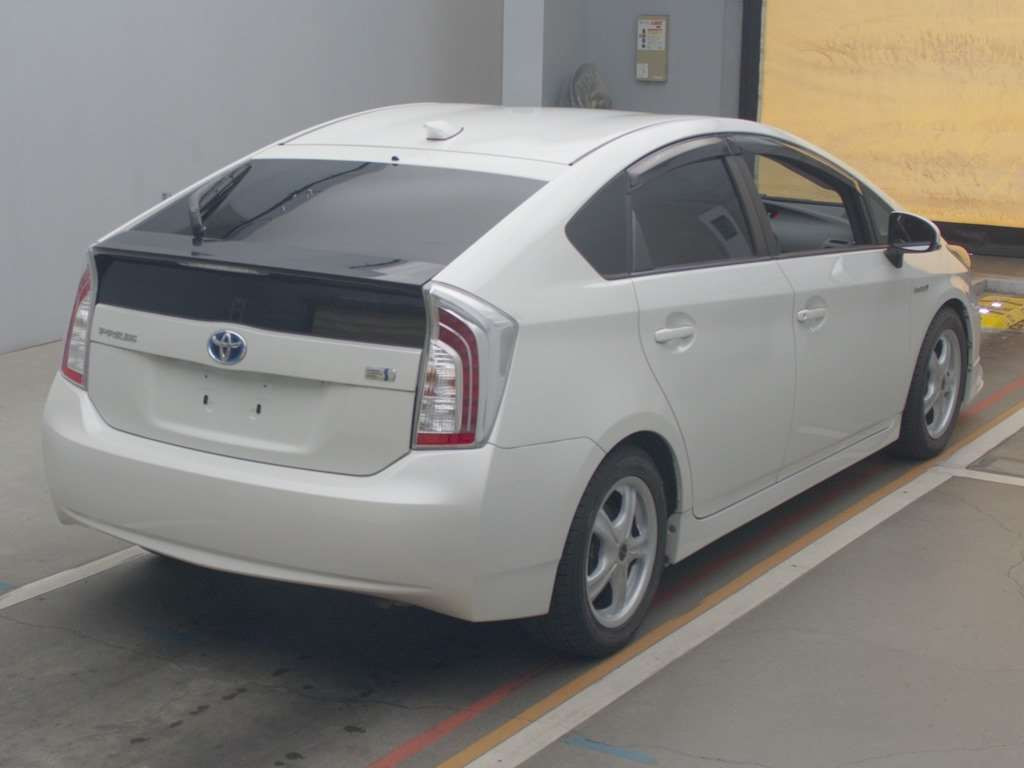 2014 Toyota Prius ZVW30[1]