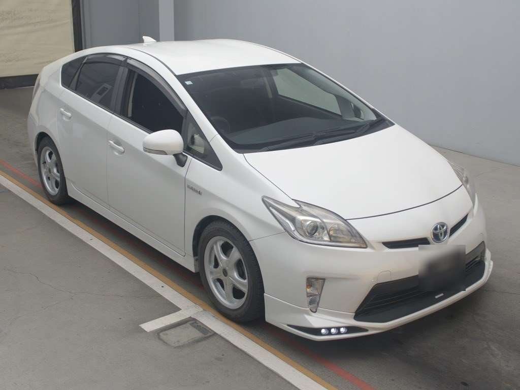 2014 Toyota Prius ZVW30[2]