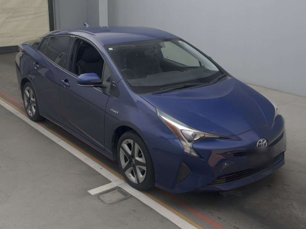 2016 Toyota Prius ZVW50[2]