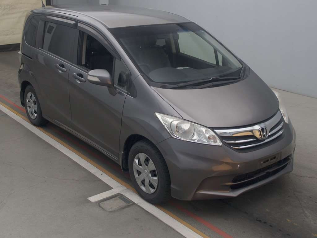 2013 Honda Freed GB3[2]