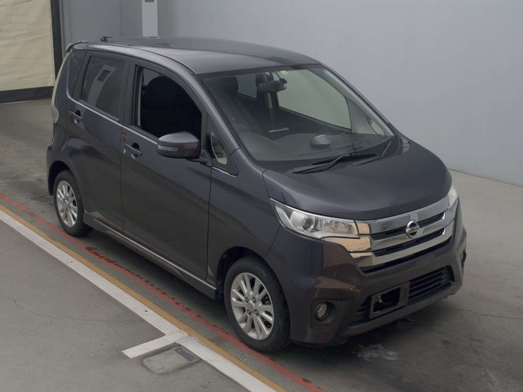 2013 Nissan DAYZ B21W[2]