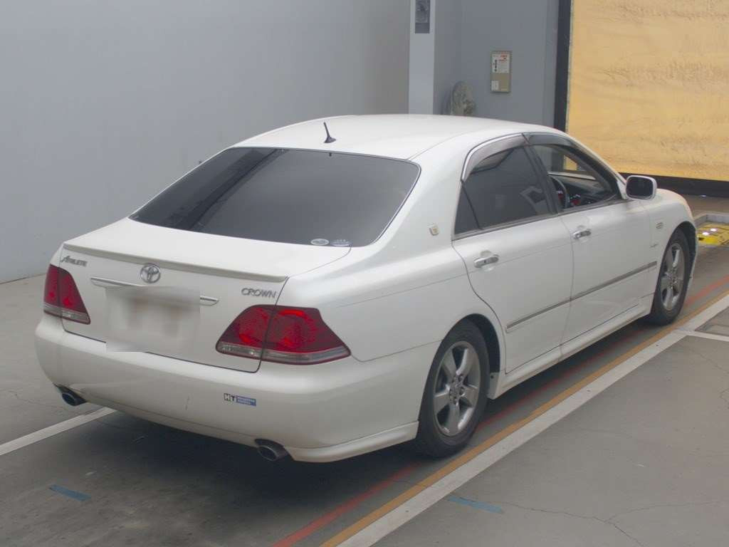 2004 Toyota Crown GRS180[1]