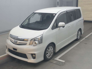 2013 Toyota Noah