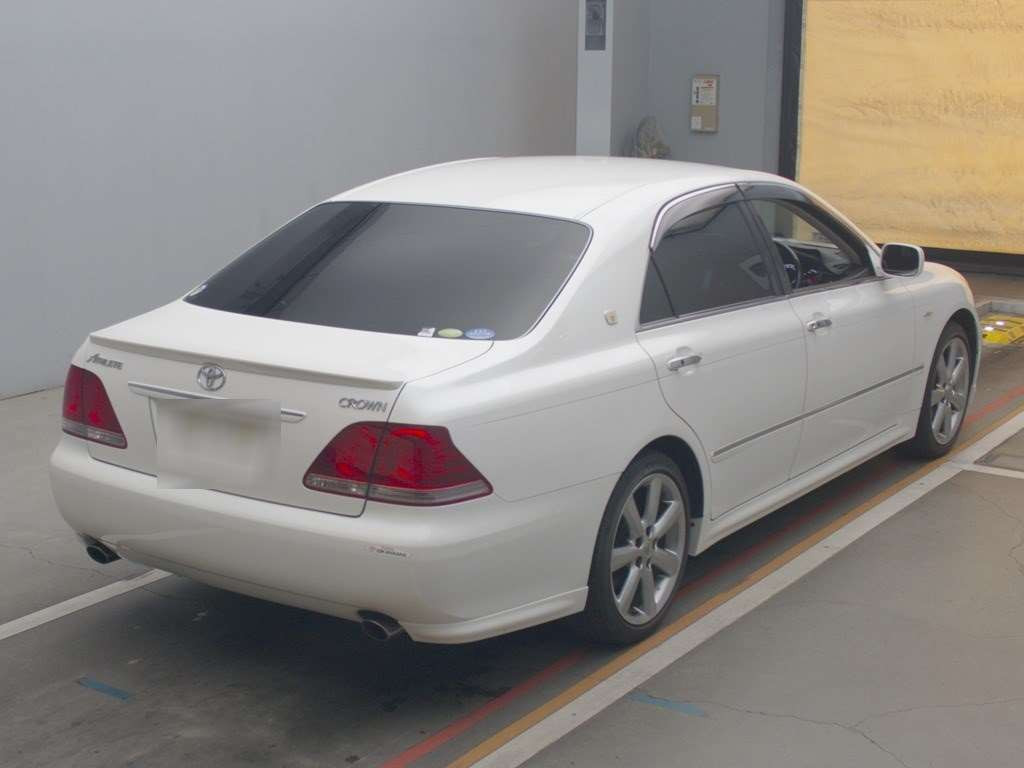 2004 Toyota Crown GRS182[1]