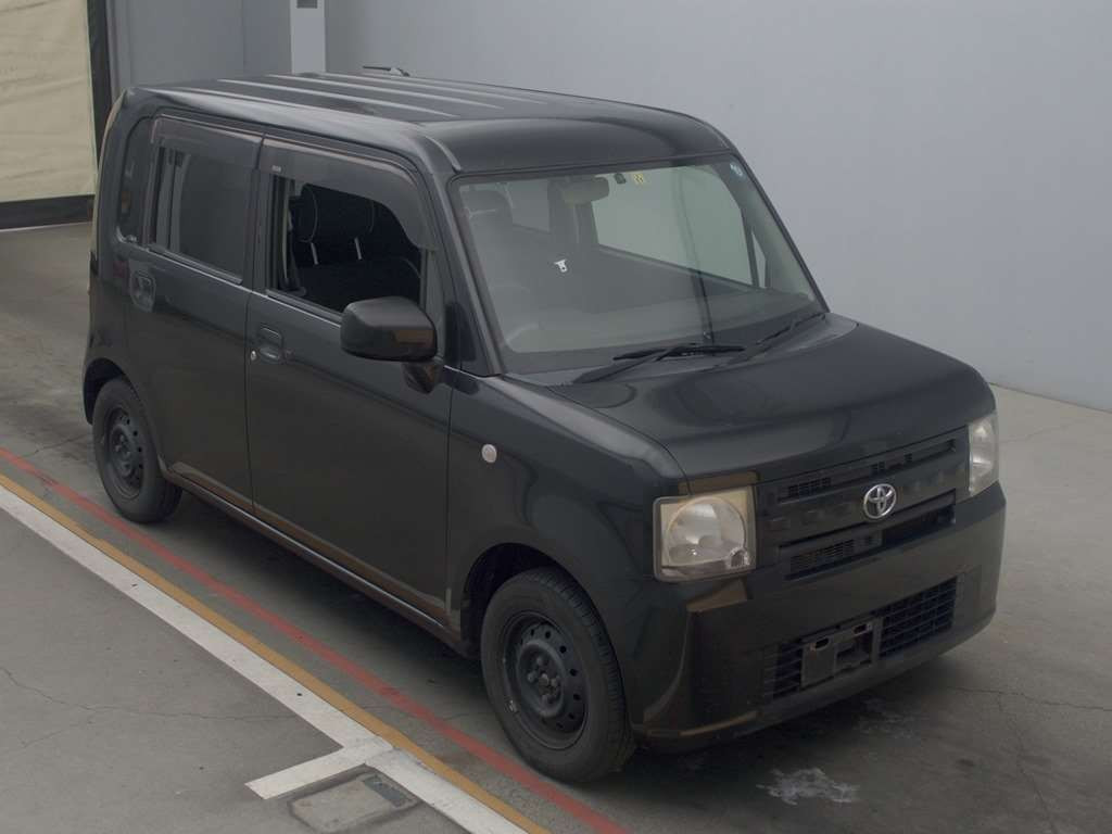 2011 Toyota Pixis Space L575A[2]