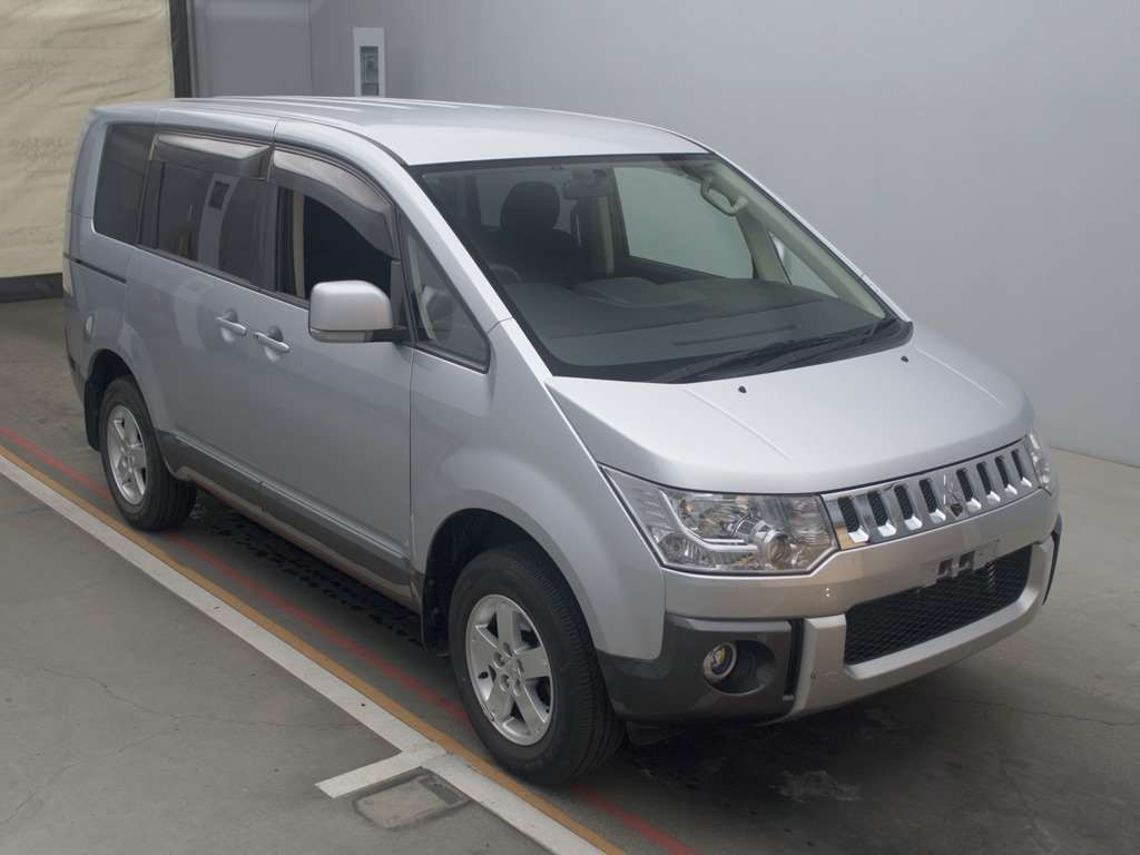 2009 Mitsubishi Delica D5 CV5W[2]